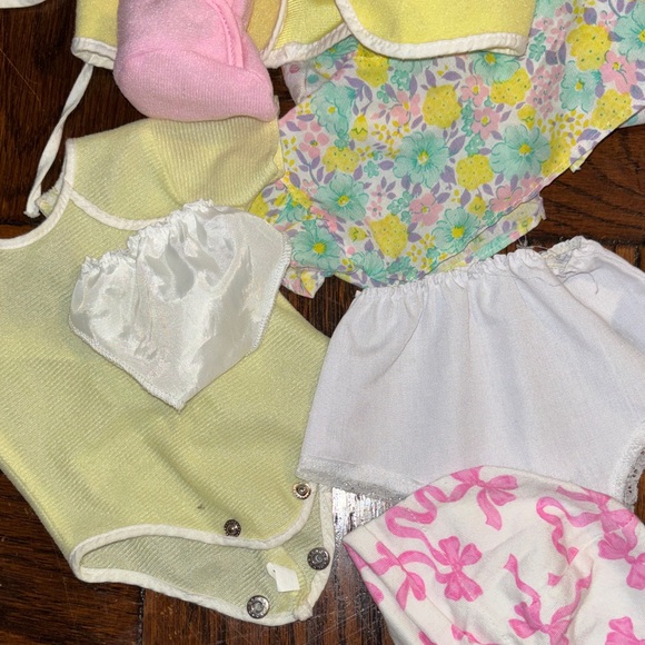 Baby Doll Clothing Bundle With Carry Bag and Mini Bottle Holder - Picture 4 of 9